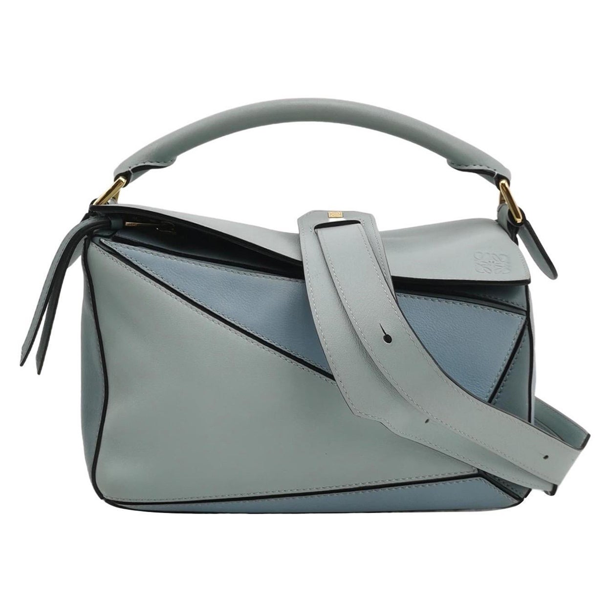 How do I carry a Loewe puzzle bag?