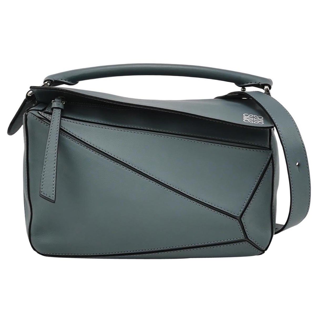 Loewe Puzzle Kleine Tasche aus aschblauem Kalbsleder im Angebot