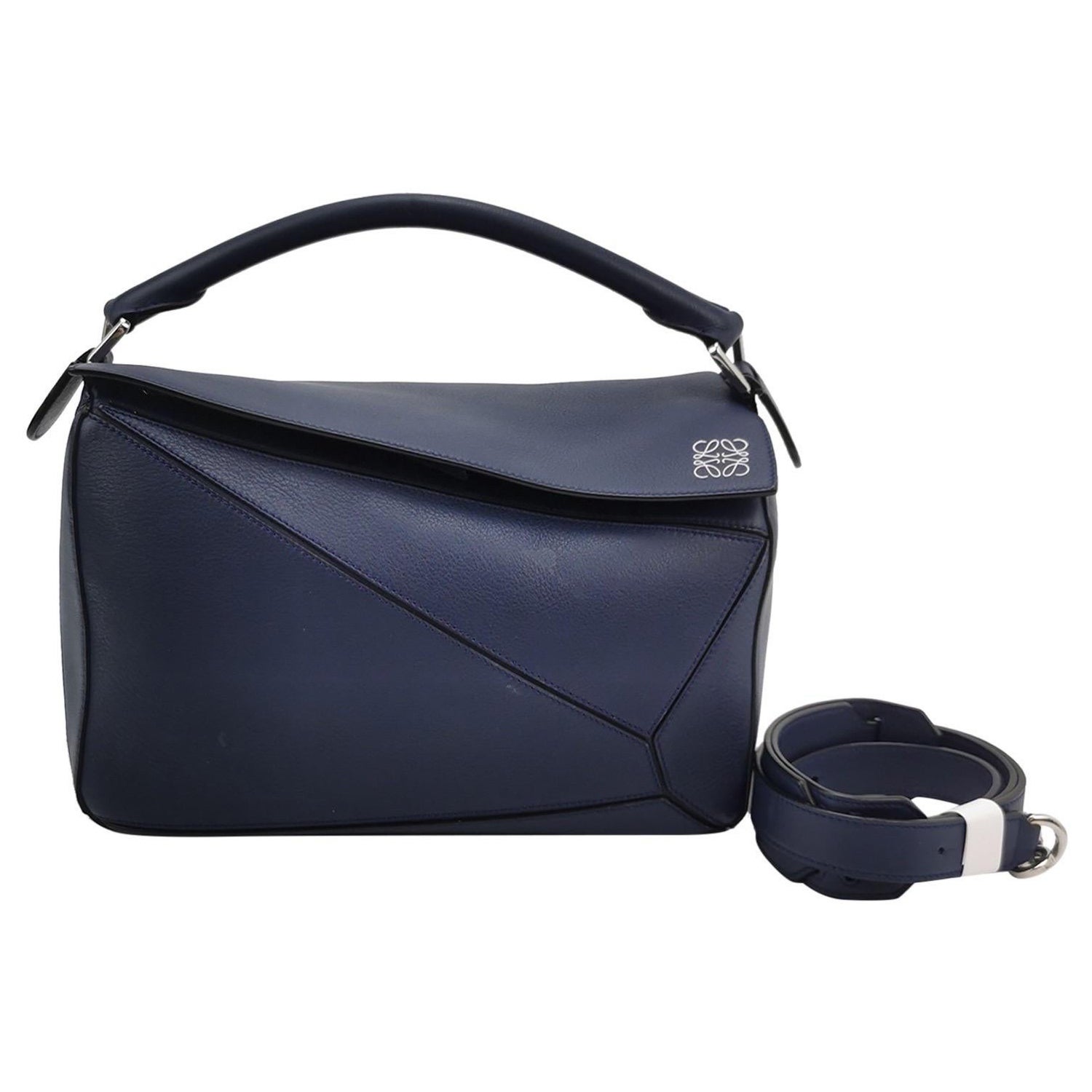 Loewe Puzzle Medium Navy Kalbsleder Crossbody Tasche im Angebot