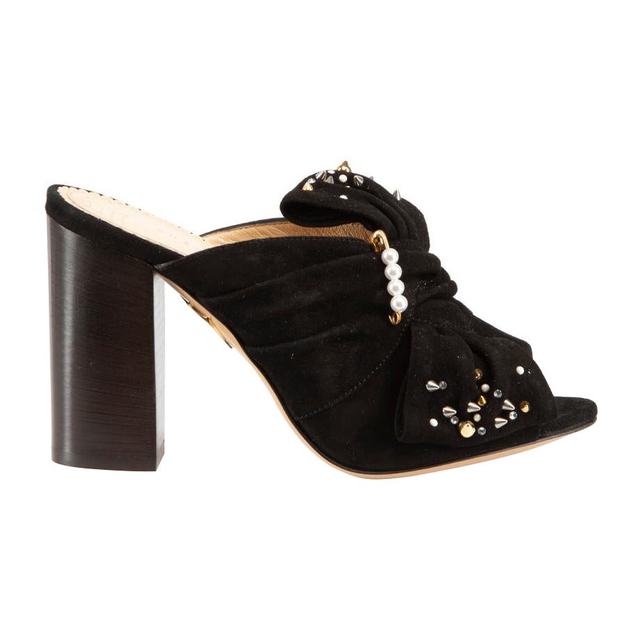 Charlotte Olympia - Mules en daim noir à faux clous de perles - Taille IT 36 en vente