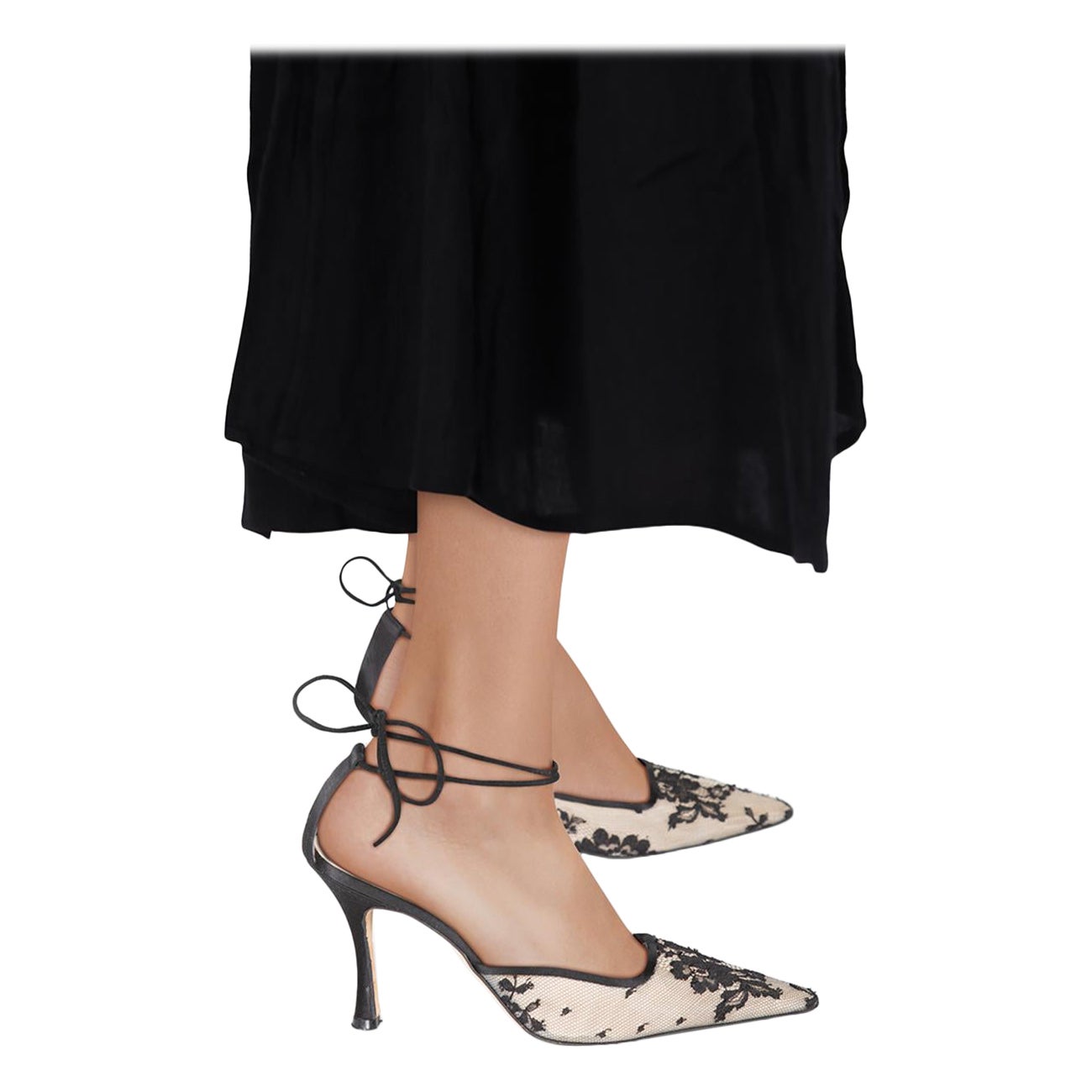 Manolo Blahnik Black Floral Lace Pumps Size IT 39.5 For Sale