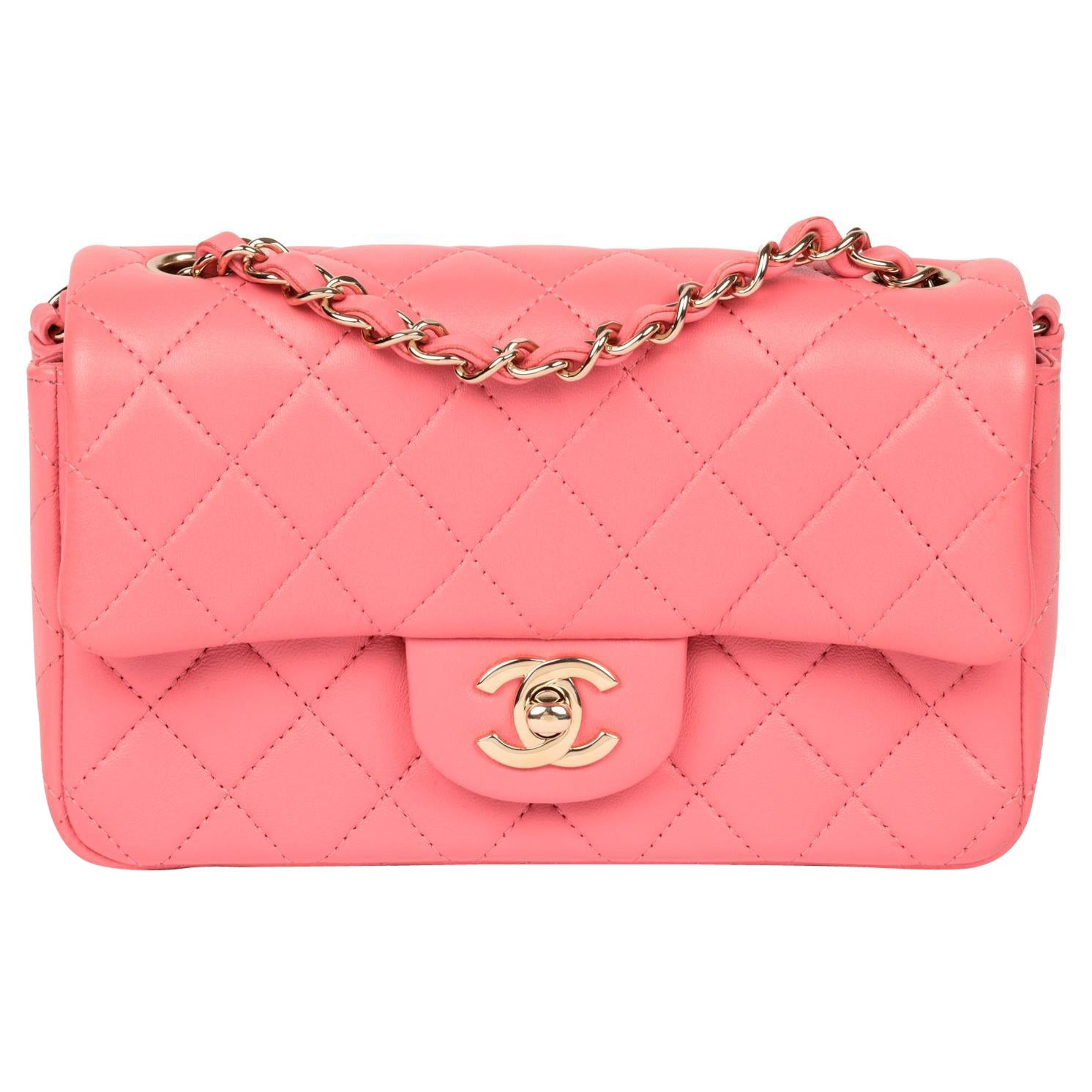 Chanel - Mini sac à rabat rectangulaire en cuir d'agneau matelassé rose en vente