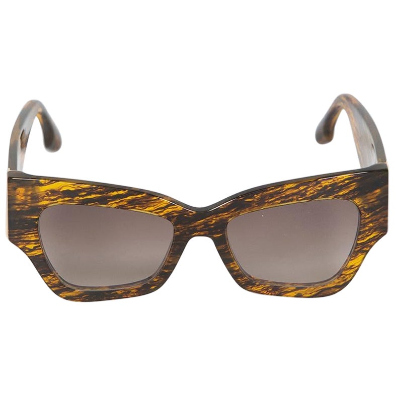 Victoria Beckham Translucent Horn Butterfly Sunglasses im Angebot