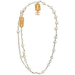 Classic Coco Chanel Pearl Razor Blade Necklace at 1stDibs  blade chanel,  blade de chanel, chanel pearl necklace