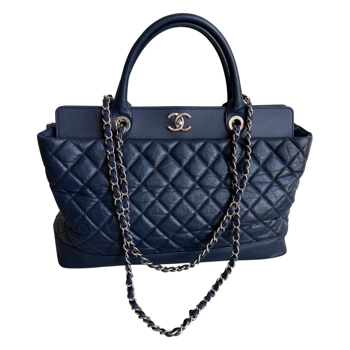 Chanel Tote Quilted Navy Leather Top Handle and Silver Chain Straps en vente