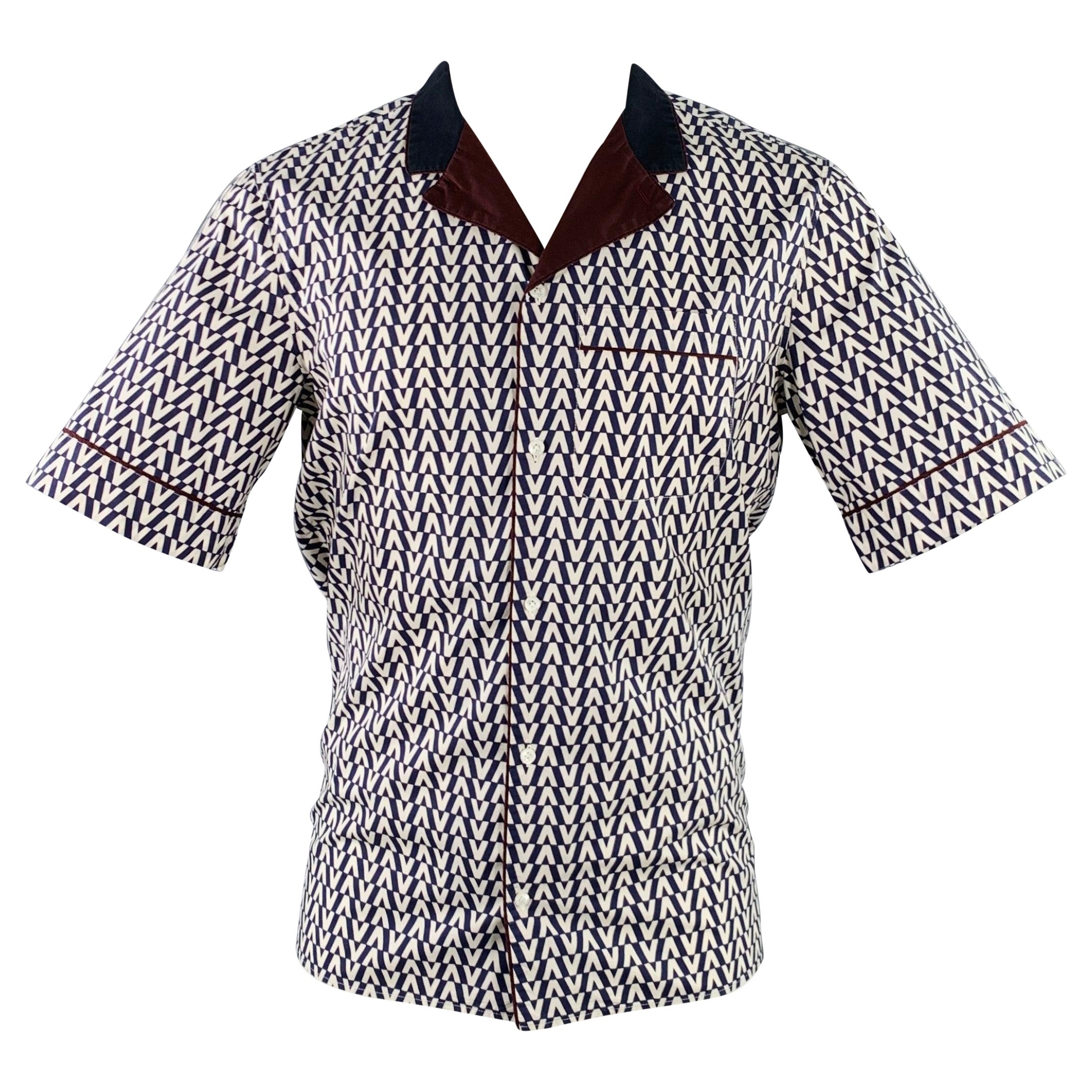 VALENTINO Size S Navy White Burgundy Monogram Cotton Camp Short Sleeve Shirt en vente