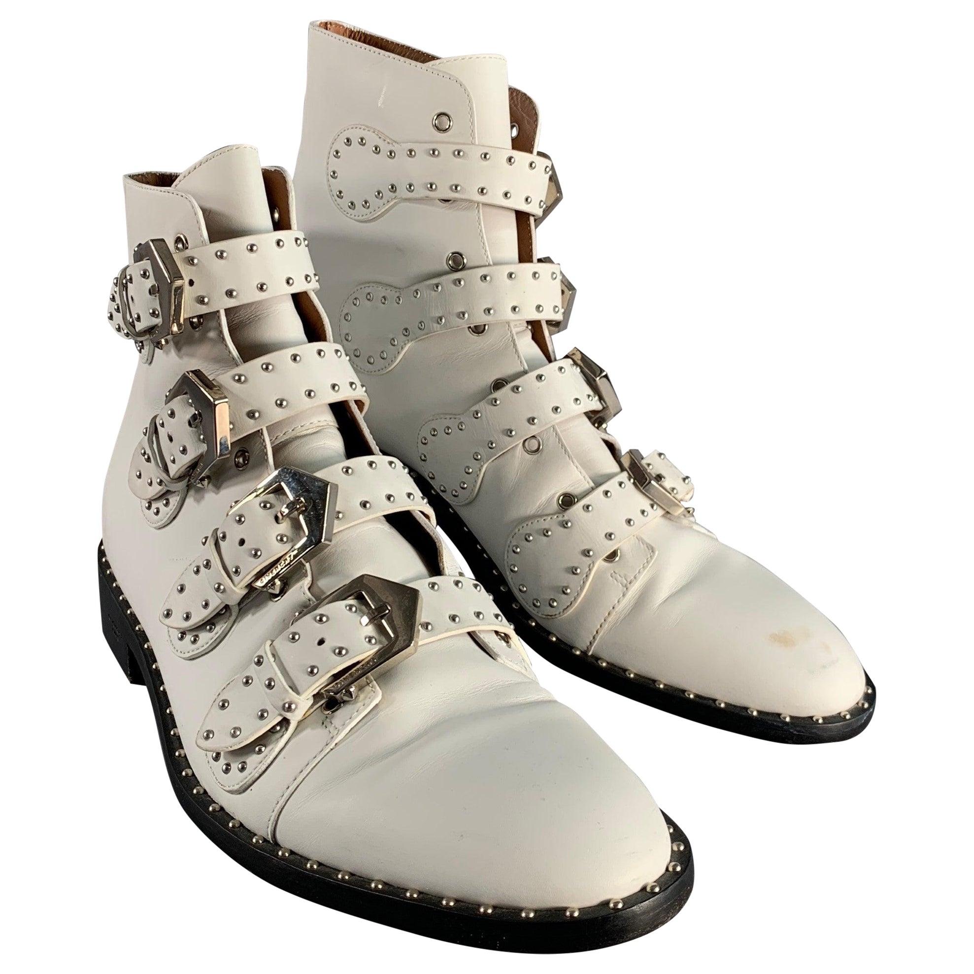 GIVENCHY Taille 9 Bottes ceinturées en cuir clouté blanc en vente
