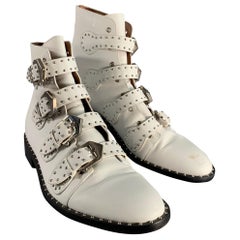 GIVENCHY Taille 9 Bottes ceinturées en cuir clouté blanc