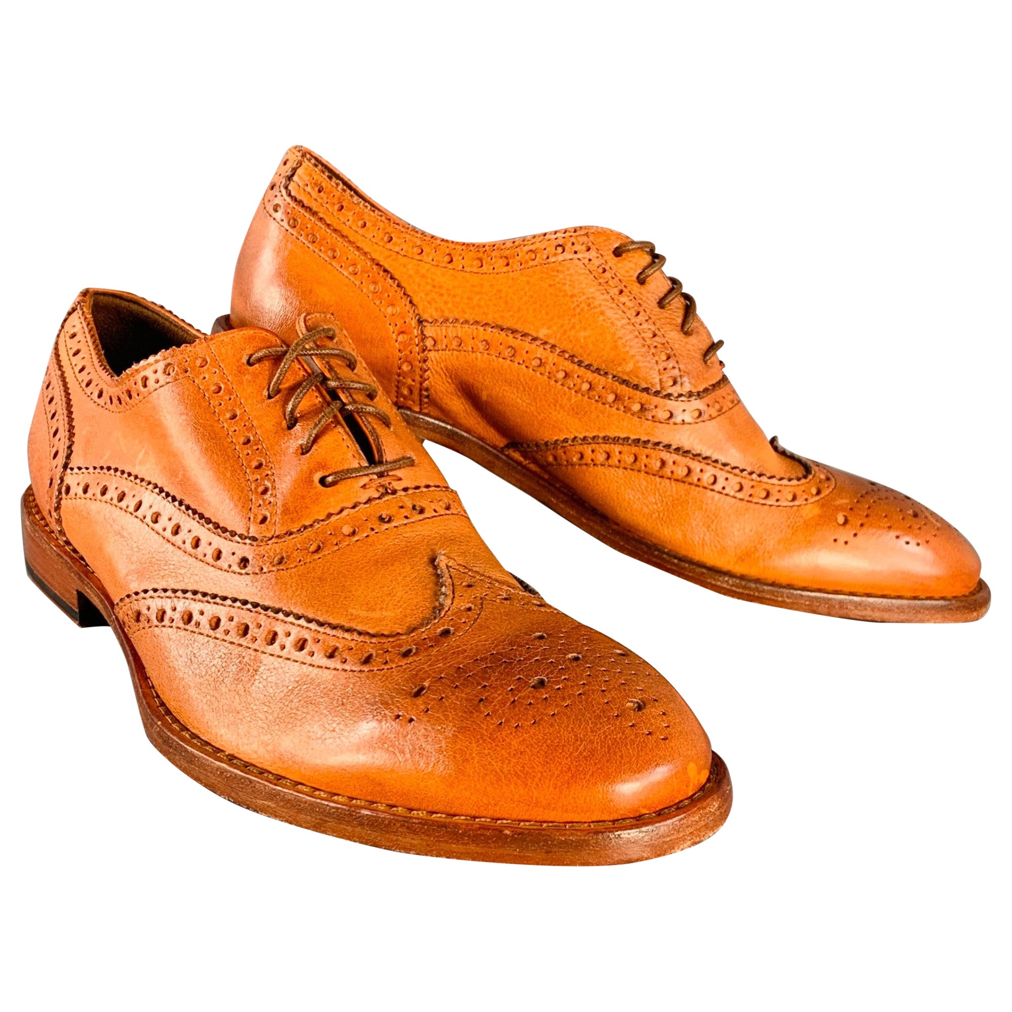 PAUL SMITH Taille 7.5 Wingtip Lace-Up Flexible Travel Shoes en cuir perforé orange en vente