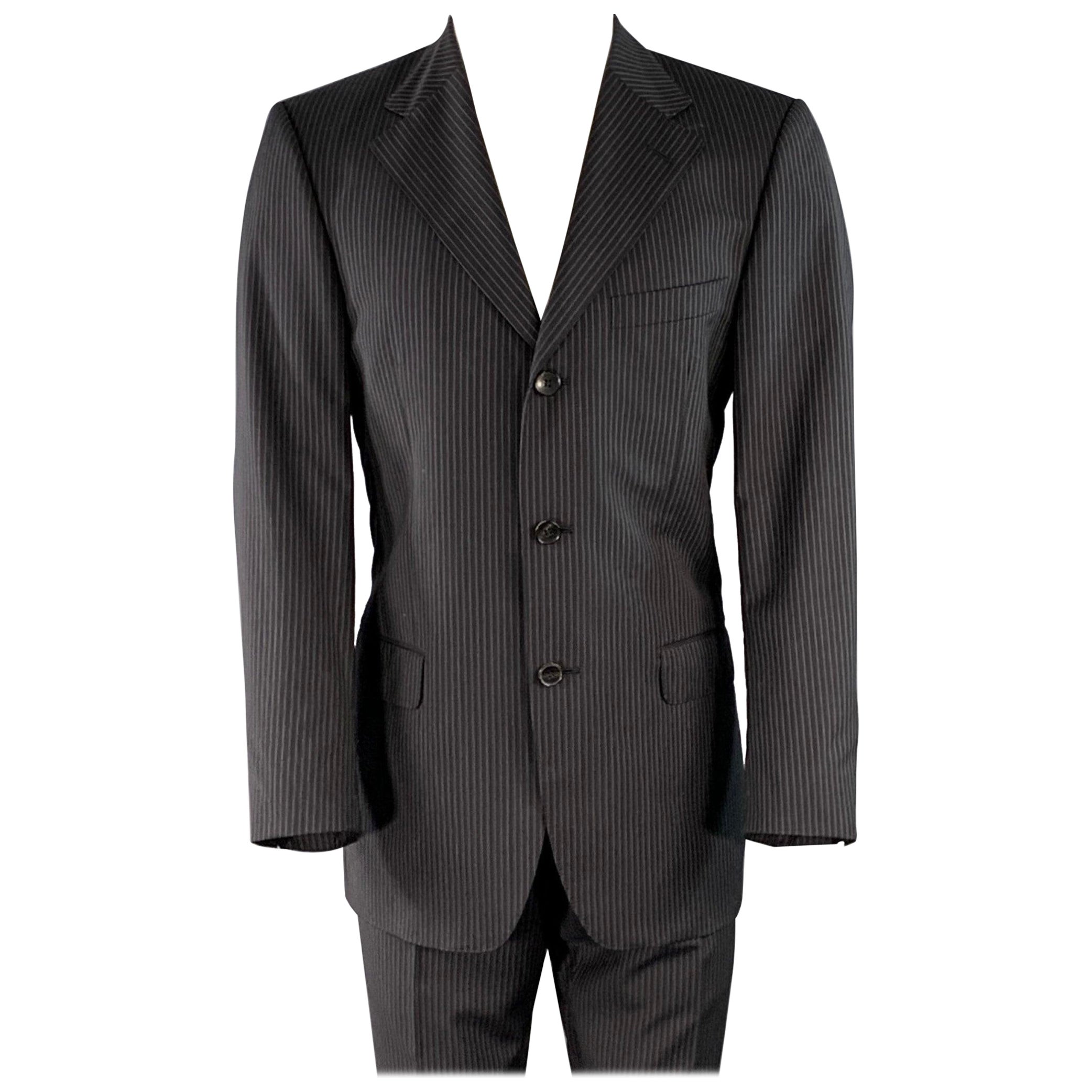Gucci Size 40 Black Grey Pinstripe Wool Mohair Single Breasted Suit (Costume croisé en laine et mohair) en vente