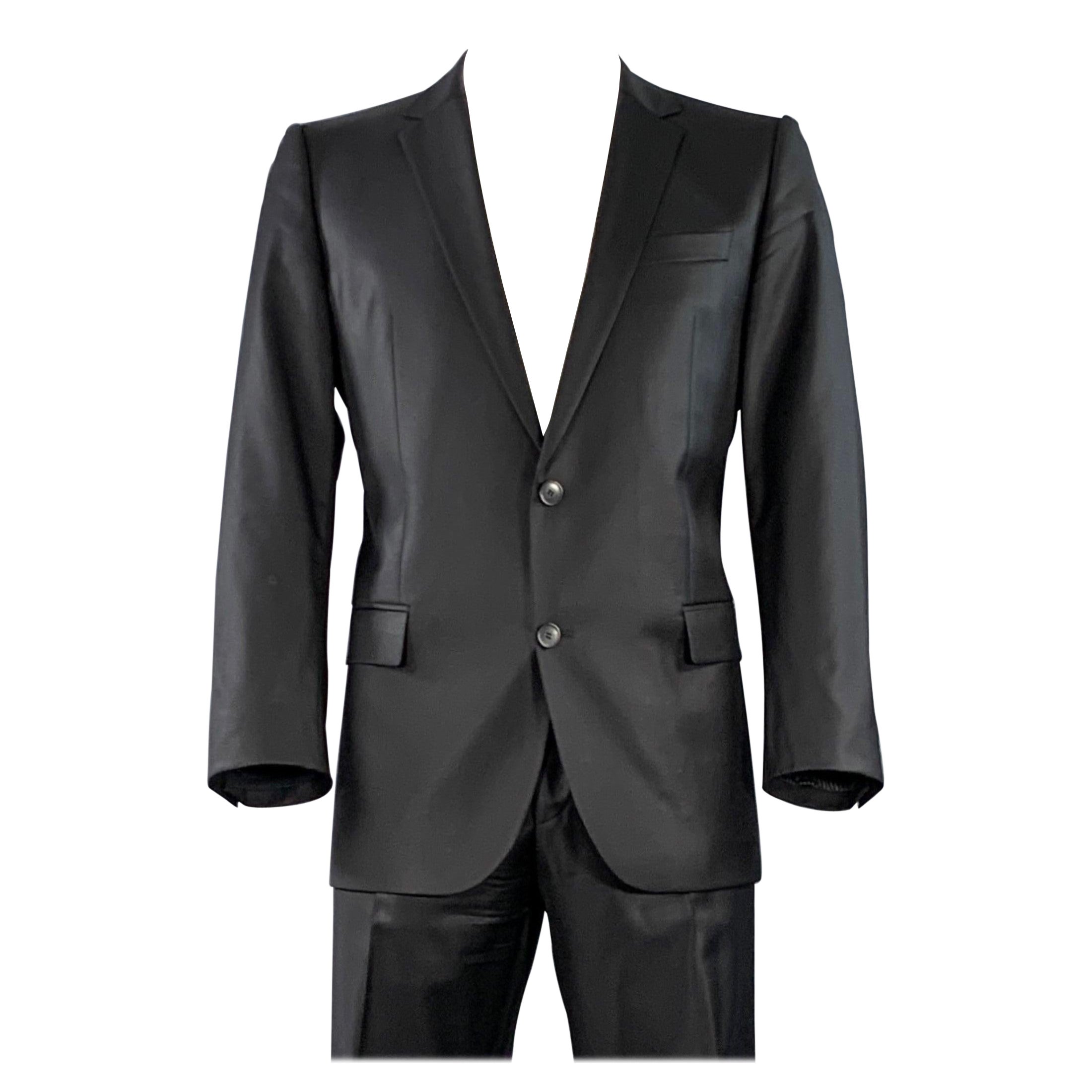 HUGO BOSS Größe 44 Schwarz Wolle Einreiher mit Kerbrevers Anzug im Angebot