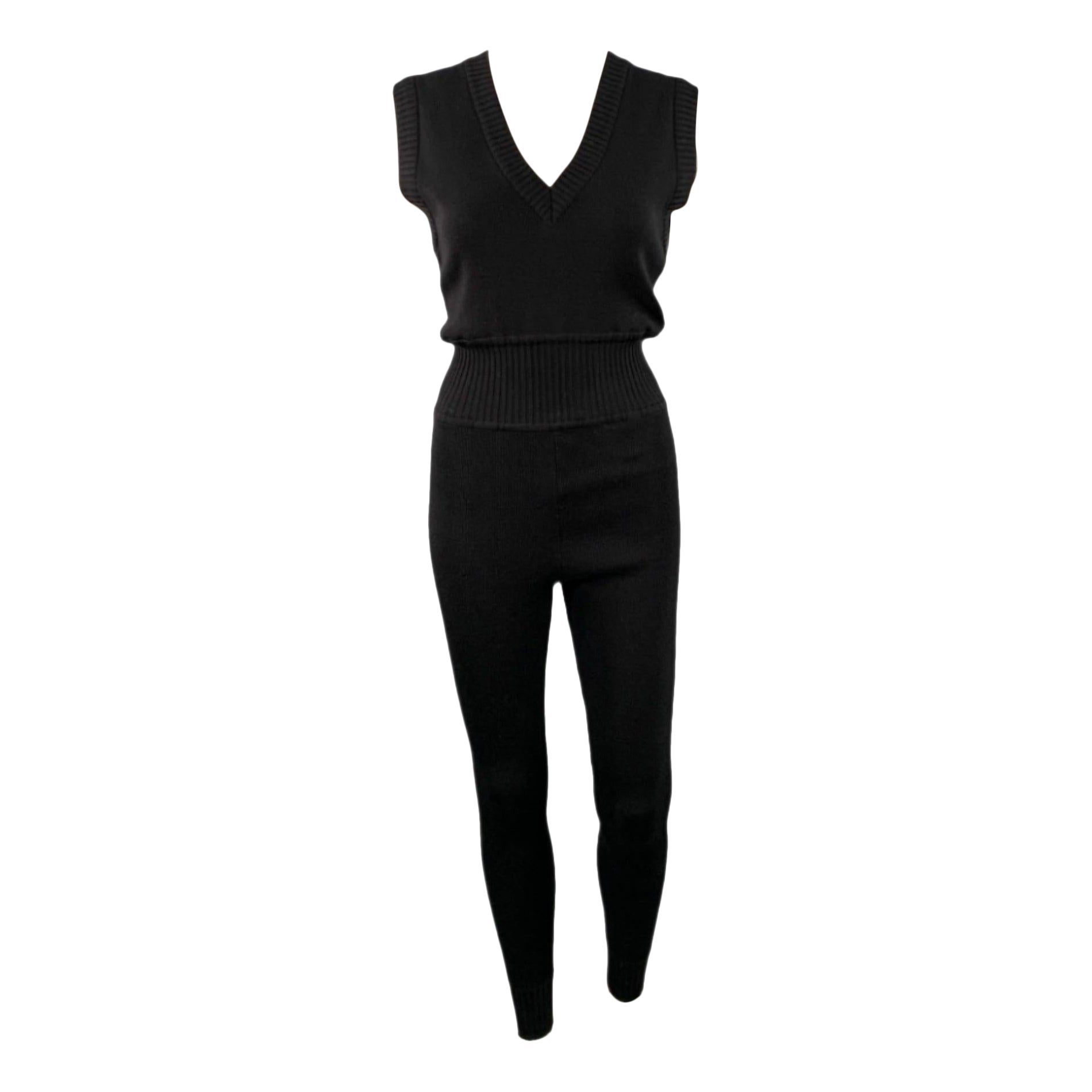 Chanel Vintage Taglia M Nero Oro Senza Maniche Bottoni CC Con Scollo a V Jumpsuit