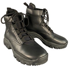 JOHN ELLIOTT Botines de piel sintética negra con cordones y suela de tacón talla 7