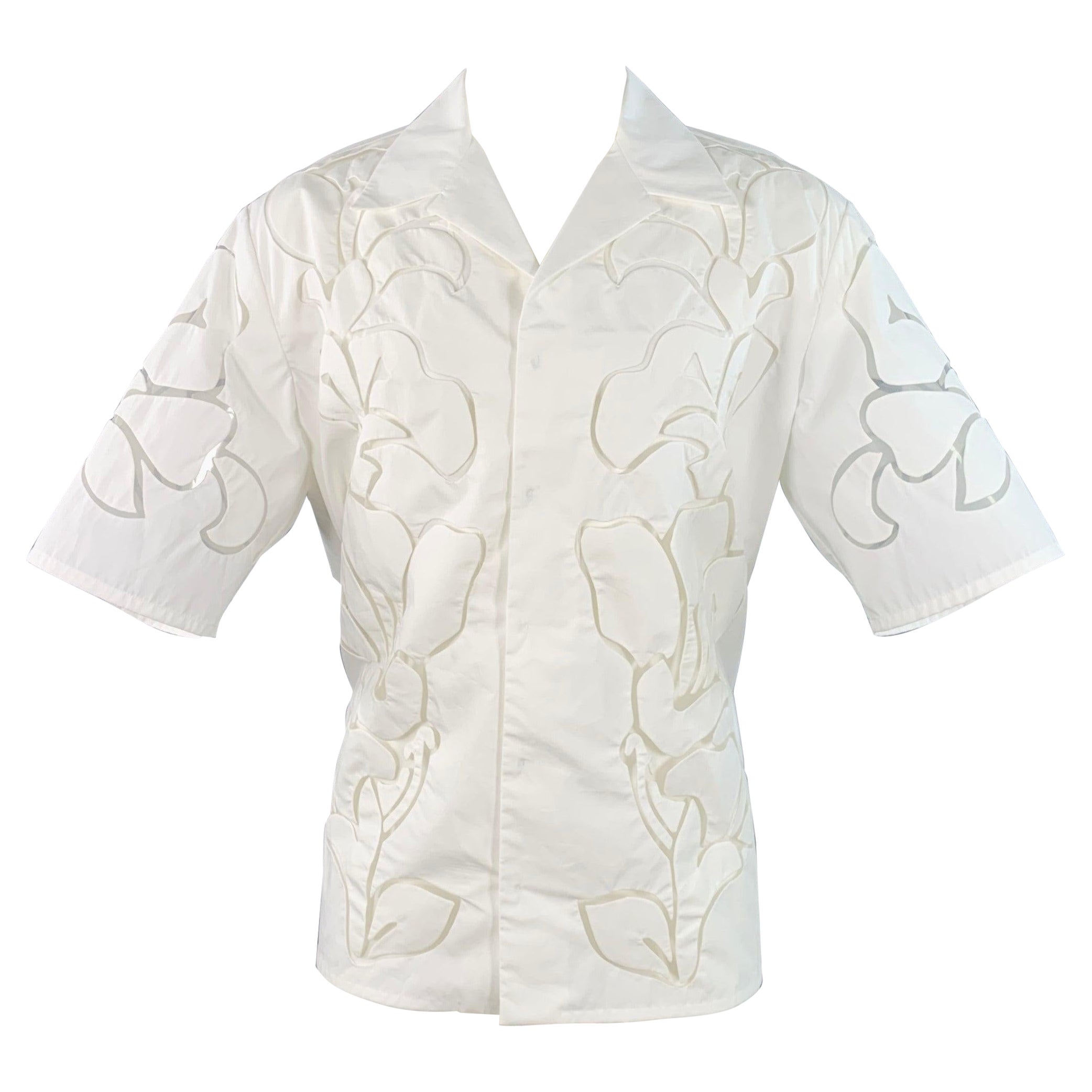 VALENTINO Size M White Lace Cotton Silk Hidden Placket Short Sleeve Shirt (Chemise à manches courtes en dentelle de coton et soie) en vente