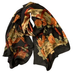 SALVATORE FERRAGAMO Foulard en soie à fleurs rouge noir Châle