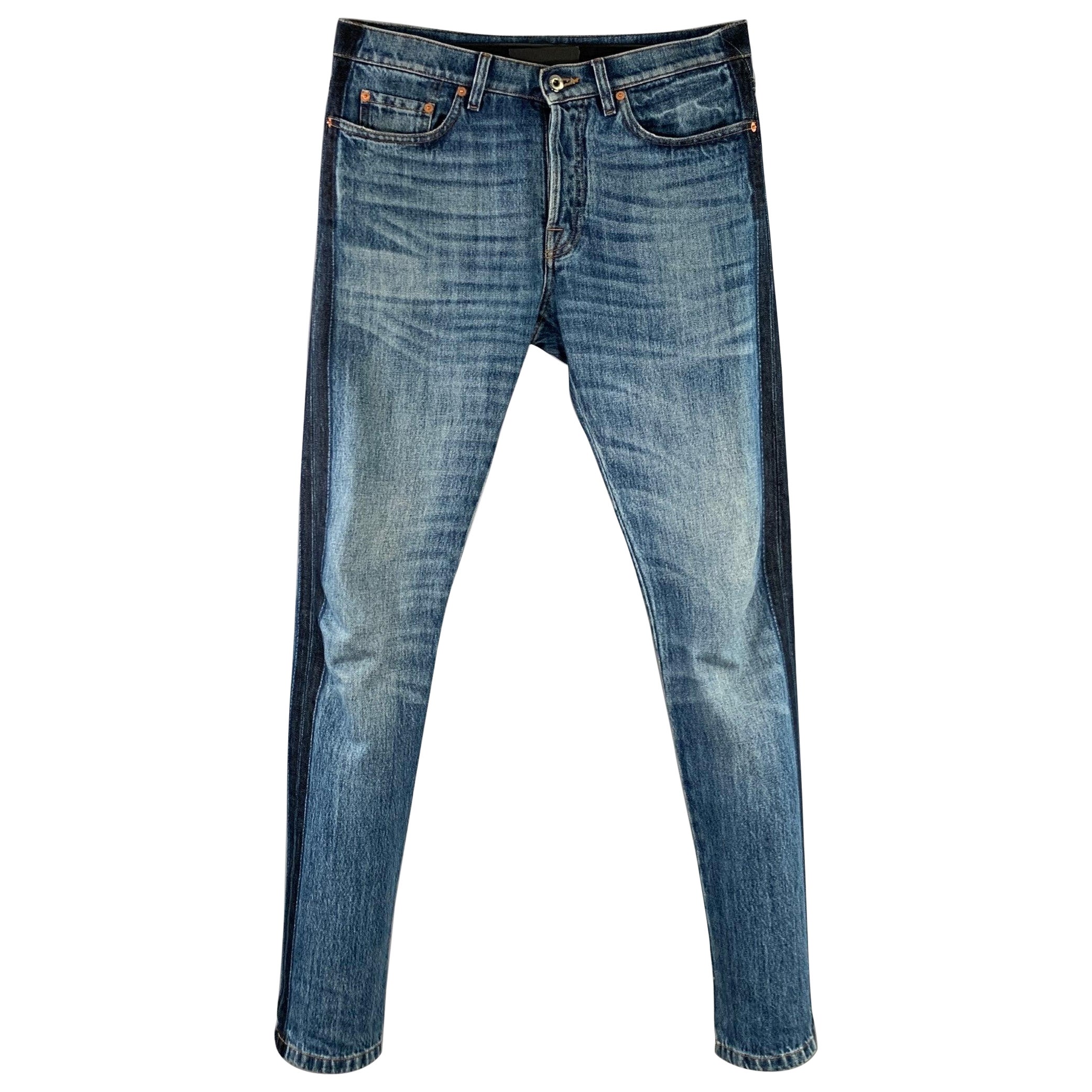 VALENTINO Taille 30 Indigo Wash Denim Straight Button Fly Jeans en vente