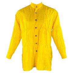 Issey Miyake Taille XS Jaune Polyester froissé Col Nehru Chemise à manches longues surdimensionnée