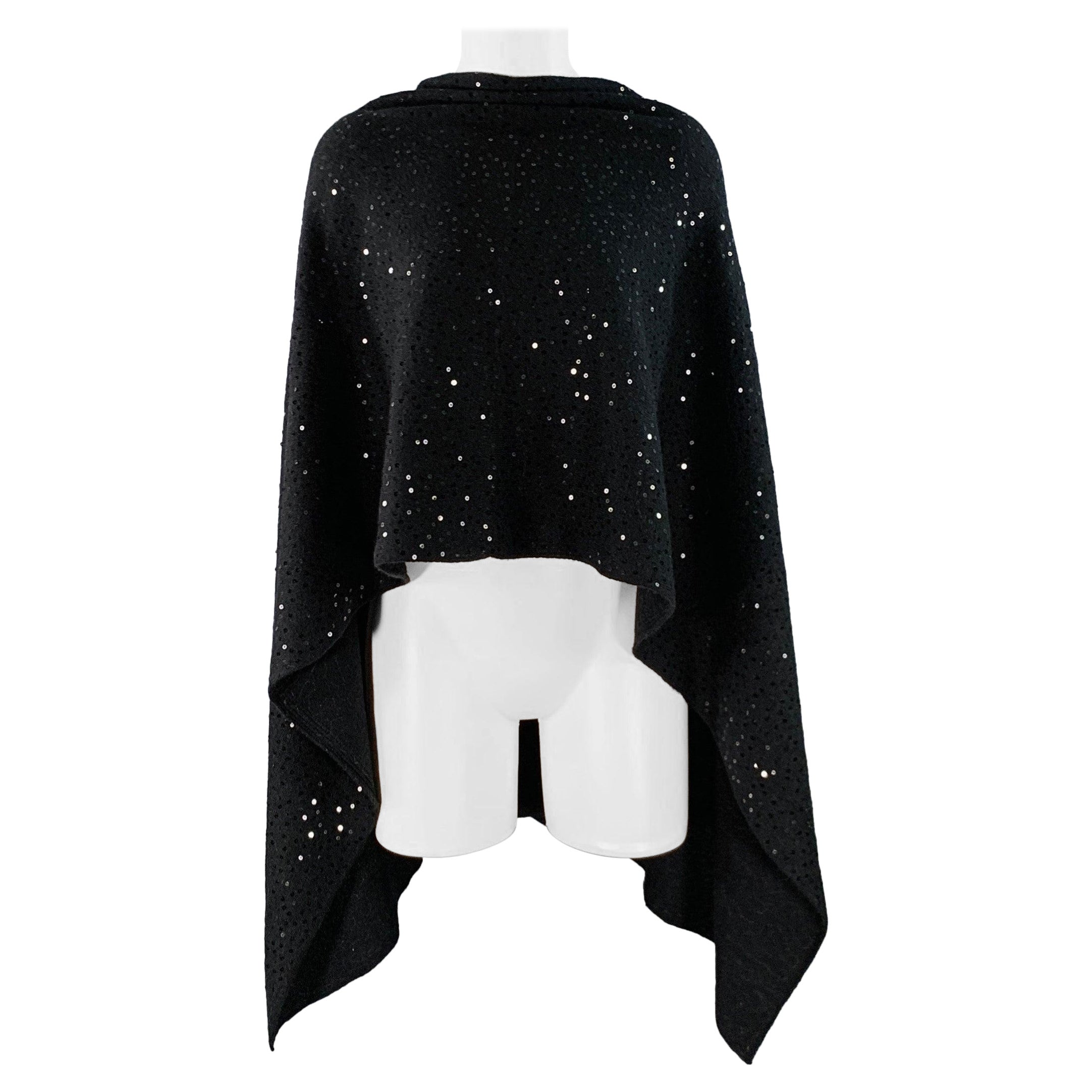 NEIMAN MARCUS Écharpe en tricot de cachemire à paillettes noires Châle en vente
