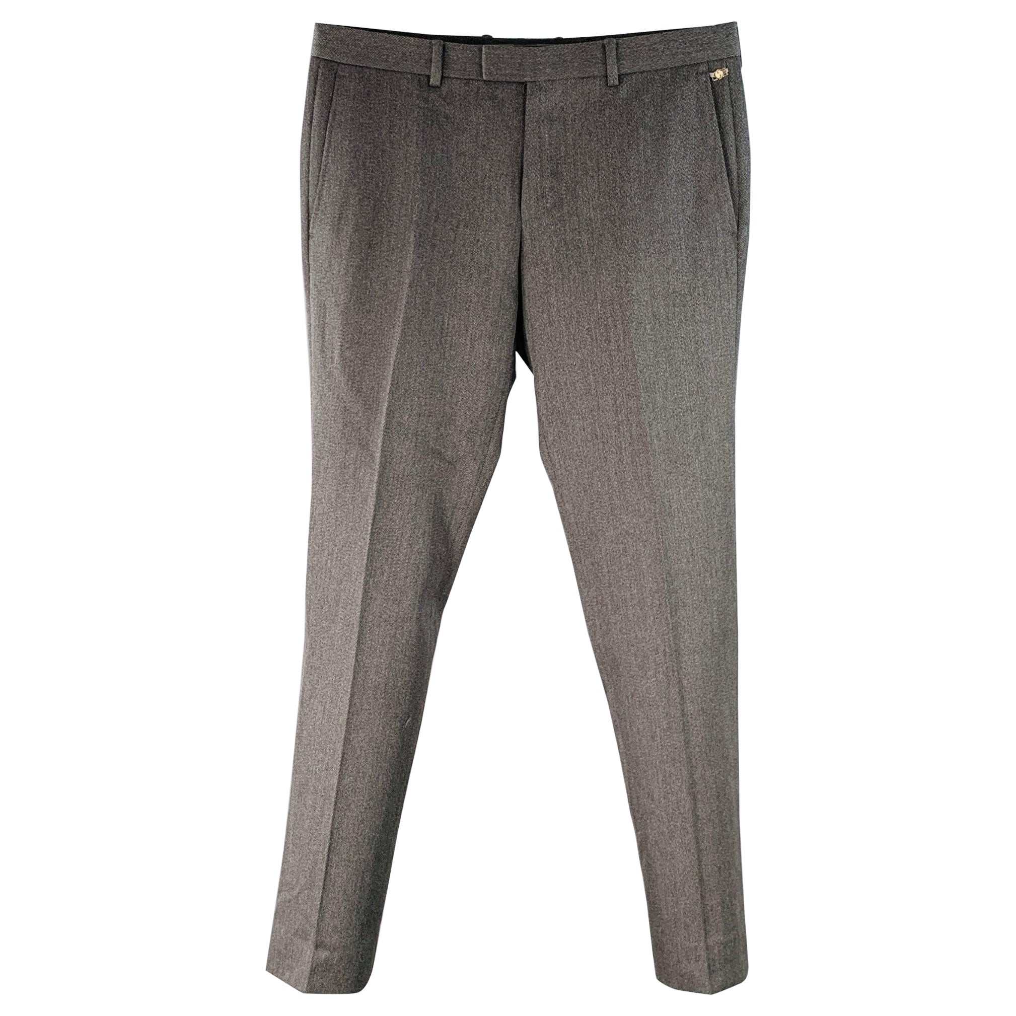 Gucci Taille 34 Pantalon habillé en sergé de laine gris avec braguette à boutons en vente