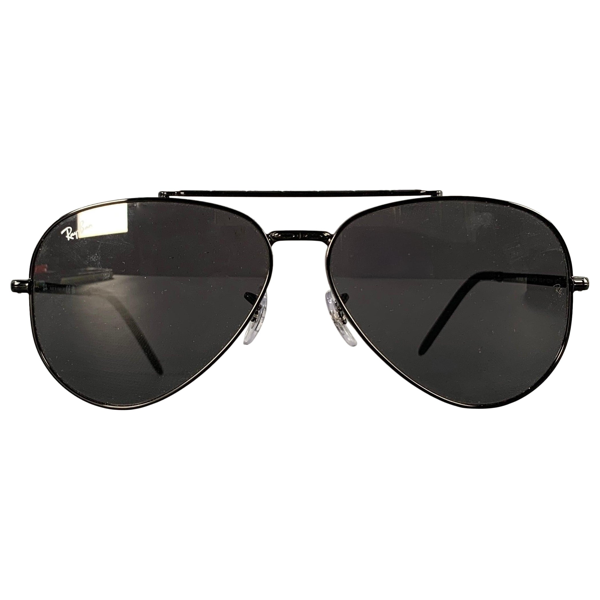Ray-Ban New Aviator Lunettes de soleil en métal noir en vente