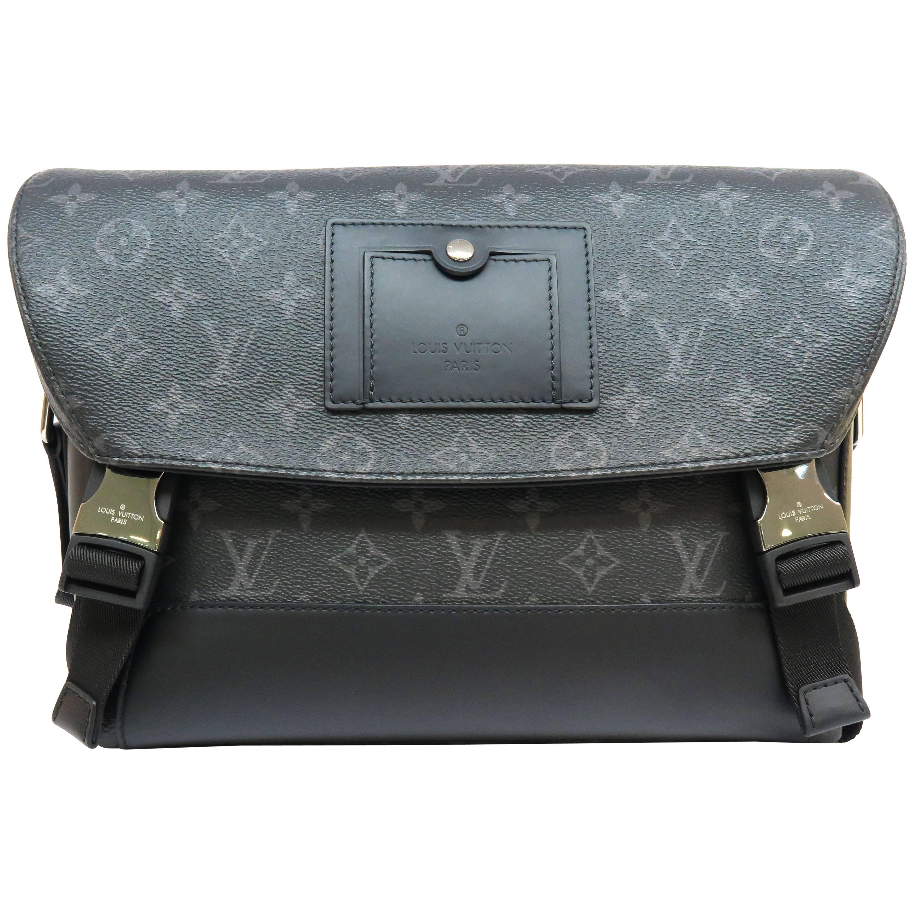 Louis Vuitton Monogram Eclipse Messenger MM Voyage Messenger Bag