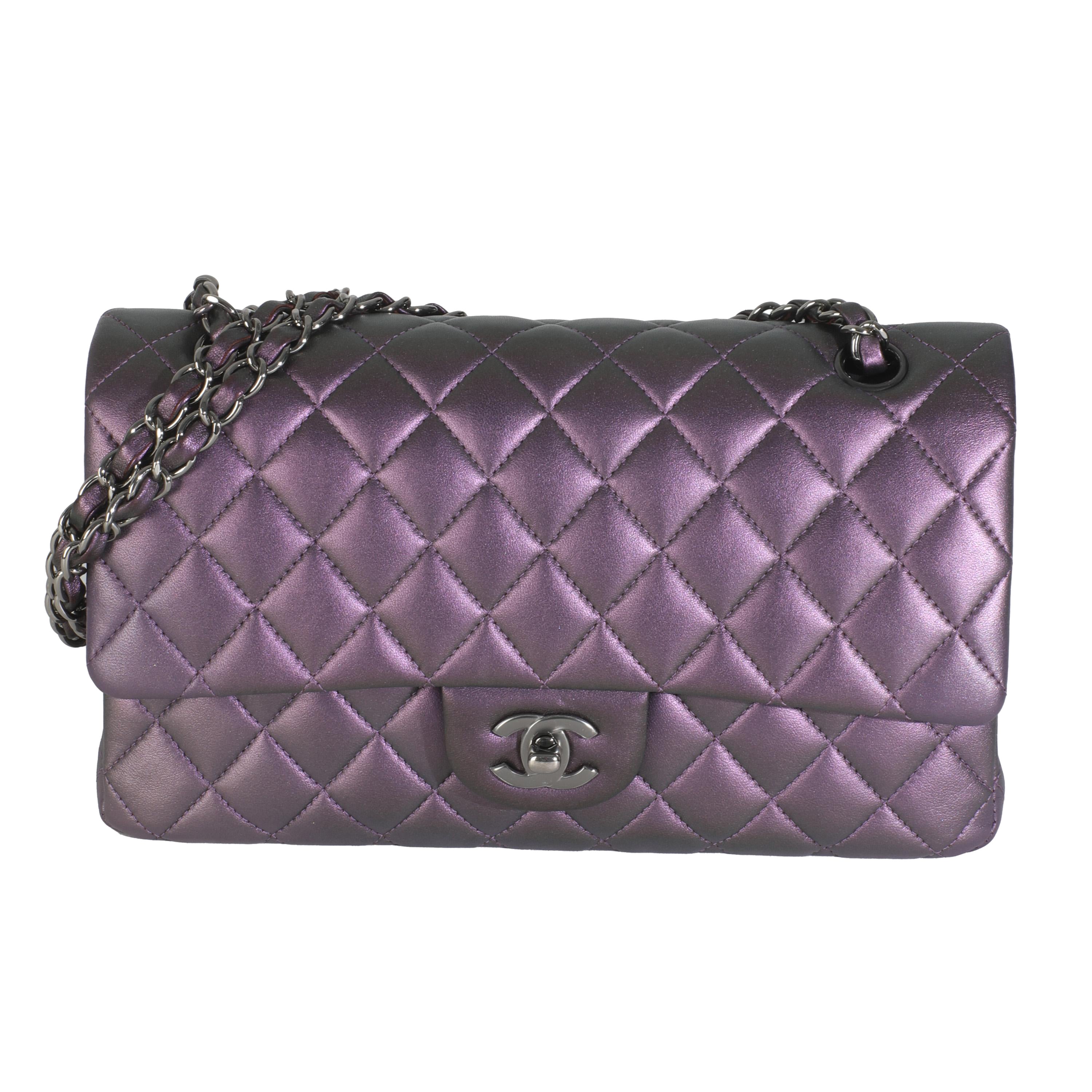 Chanel Bolso Doble Solapa Clásico Acolchado Iridiscente Púrpura de Piel de Cordero Mediano en venta