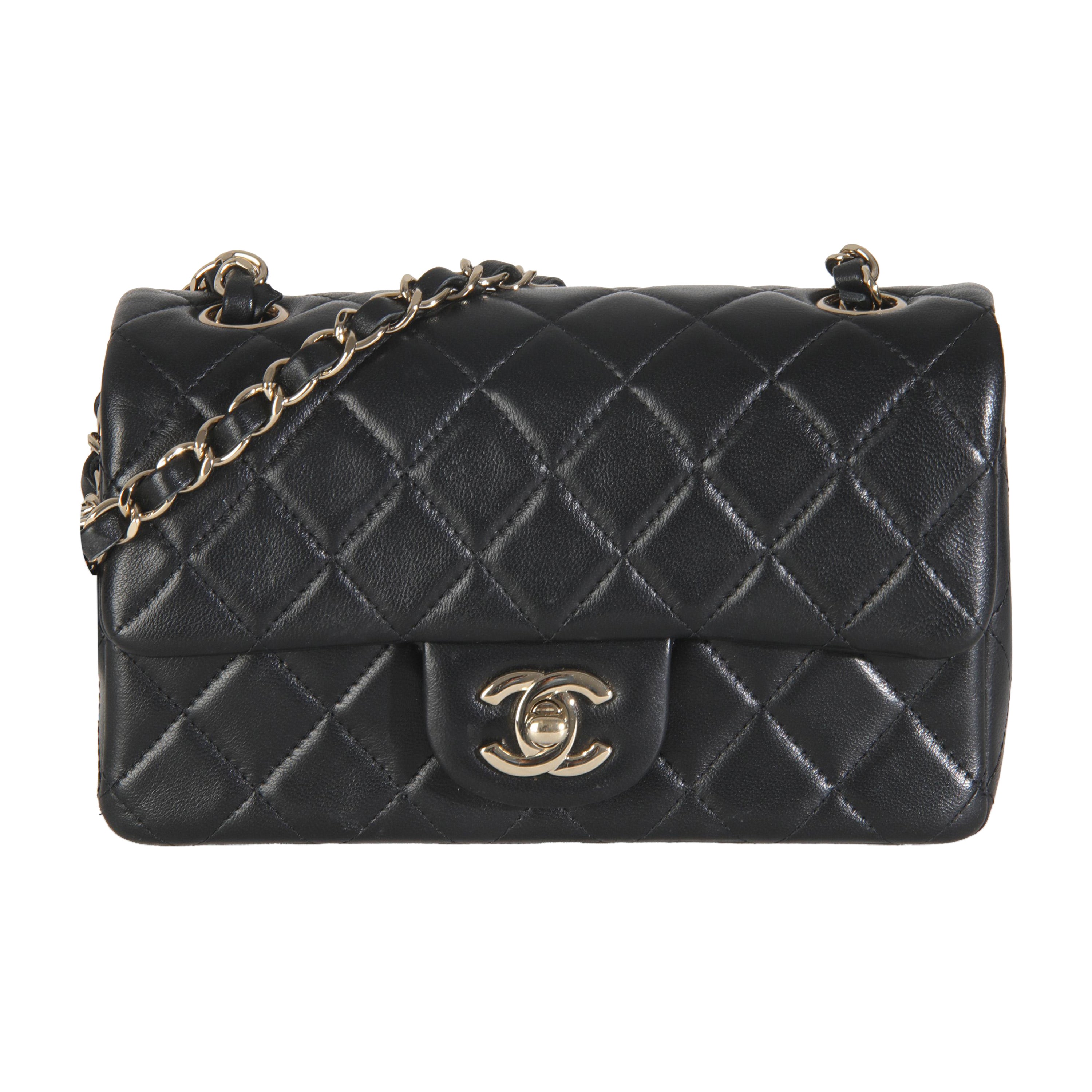 Chanel Schwarze Mini-Klappentasche aus gestepptem Lammfell mit rechteckiger Klappe im Angebot