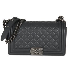 Chanel Dunkelgrau Gestepptes Lammfell Old Medium Boy Bag