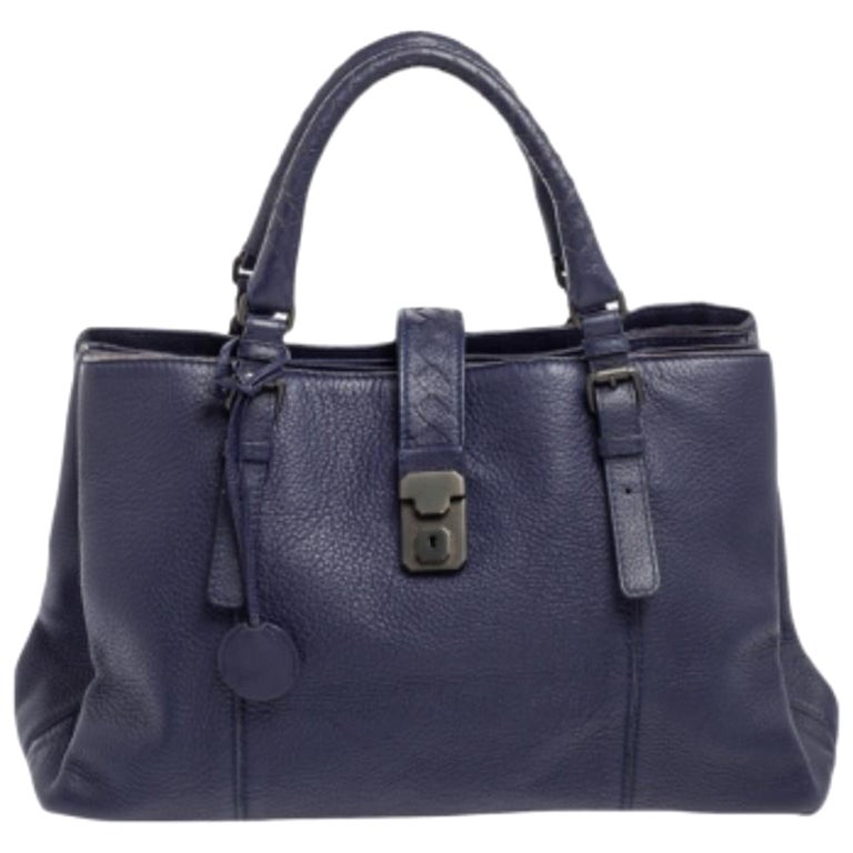 Bottega Veneta - Fourre-tout Roma en cuir bleu Cervo de taille moyenne en vente