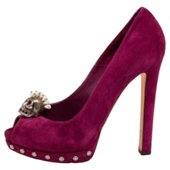 Alexander McQueen escarpins en daim violet ornés d'un crâne à bout ouvert, taille 38,5
