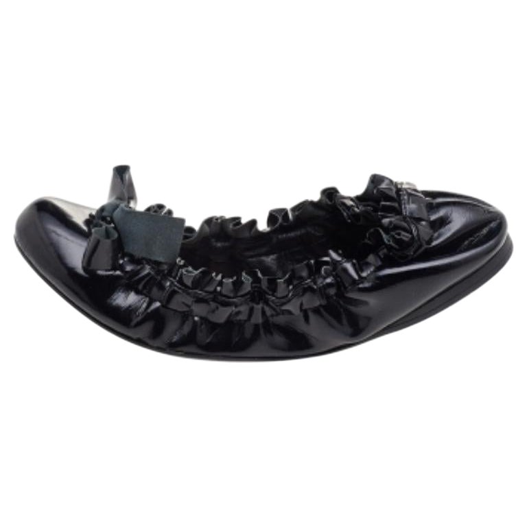 Miu Schwarze Ballettschuhe aus Lackleder mit geschwungener Schleife Größe 35.5