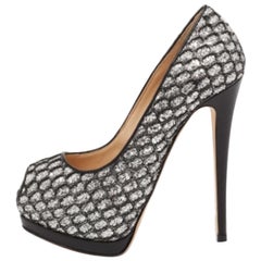 Giuseppe Zanotti Bombas de plataforma con puntera abierta de encaje y purpurina negra talla 37,5
