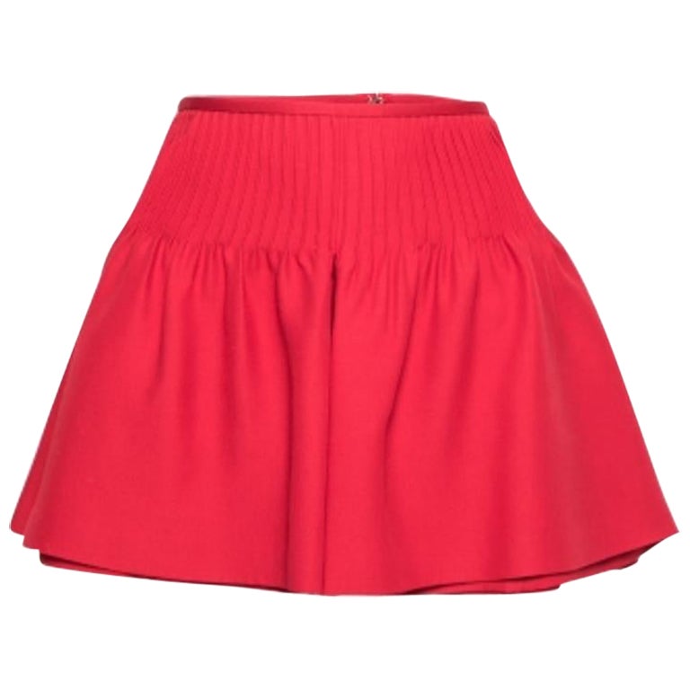 Valentino Pantalones cortos rojos de lana y seda S en venta