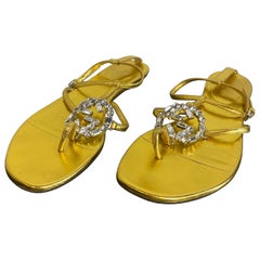 Gucci golden sandals with strass.