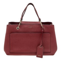 DKNY - Fourre-tout en cuir rouge foncé à poche frontale