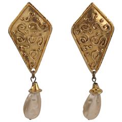 Edouard Rambaud Paris Signé Byzantine Pearl Dangle Clip on Earrings