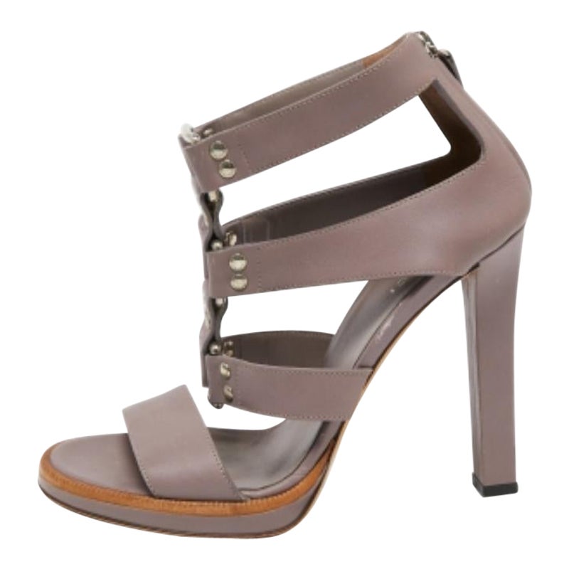 Gucci Mauve Leather Studded Gladiator Sandals Size 37.5 For Sale