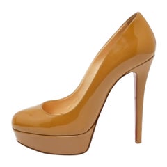 Christian Louboutin Bombas de charol beige Bianca Talla 37