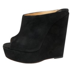 Christian Louboutin Sandali con zeppa in camoscio nero Affiche Peep-Toe Taglia 36