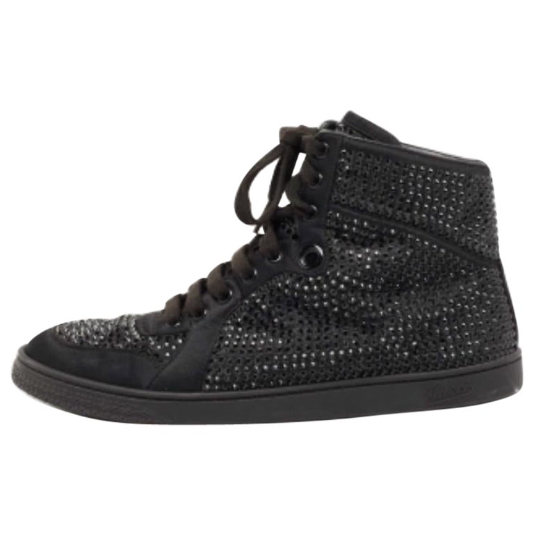 Coda-Turnschuhe aus schwarzem Satin mit Kristallverzierung von Gucci, Größe 39 im Angebot