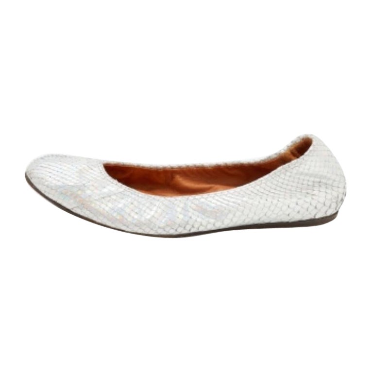 Lanvin Bailarinas de piel de serpiente plateada en relieve talla 38
