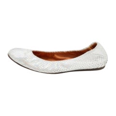 Lanvin Bailarinas de piel de serpiente plateada en relieve talla 38
