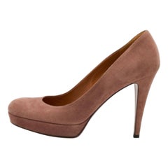 Gucci Pink Suede Round Toe Pumps Size 40