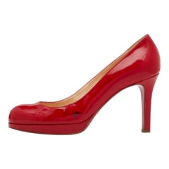 Christian Louboutin Bombas de plataforma sencillas de charol rojo nuevo tamaño 37