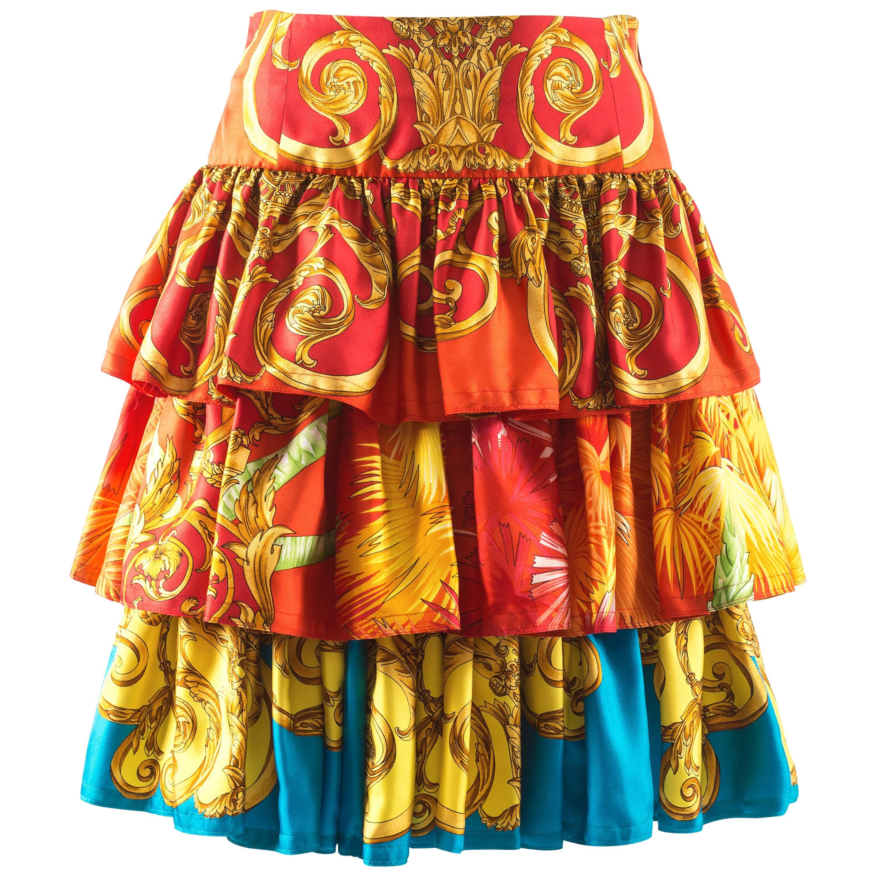 Maakte zich klaar Geschikt paus Gianni Versace Spring-Summer 1993 printed ruffled tiered silk skirt For Sale  at 1stDibs | versace spring 1993
