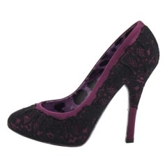 Dolce & Gabbana Bombas de plataforma de encaje y satén morado/negro talla 39