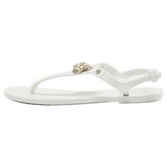 Tod's Weiße flache Sandalen aus Gummi mit Fransenschleife und Zehenschleife Größe 36