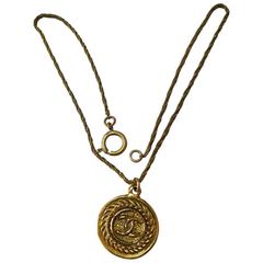 Vintage 1980s Chanel Gold Tone Necklace CC logo Pendant