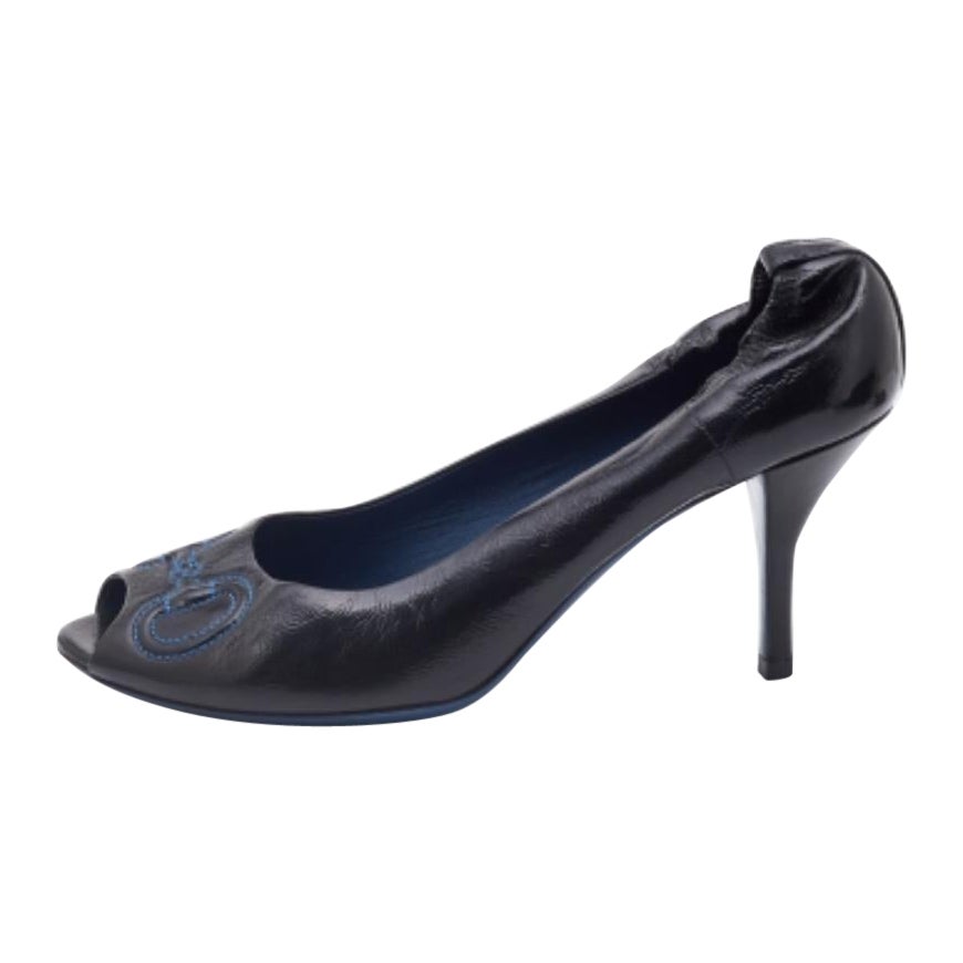 Gucci - Escarpins peep toes brodés en cuir noir Taille 39 en vente