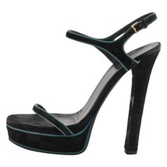 Gucci Schwarze Wildleder Plateausandalen mit Knöchelriemen Größe 37